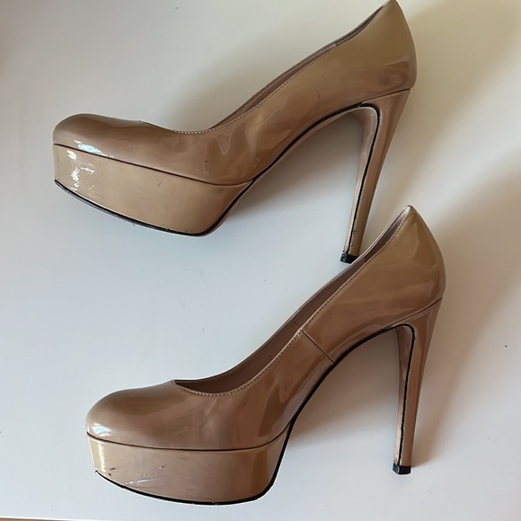 Stuart Weitzman nude vinyl leather platform pumps - Picture 4 of 8